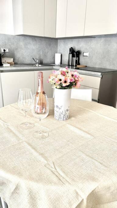 Duomo Modern Loft 100Mt From Duomo And Lake كومو المظهر الخارجي الصورة